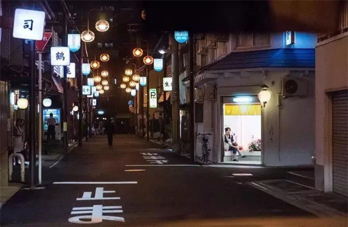 揭秘日本最火红灯区-飞田新地玩法：做全套、Cos、当女友