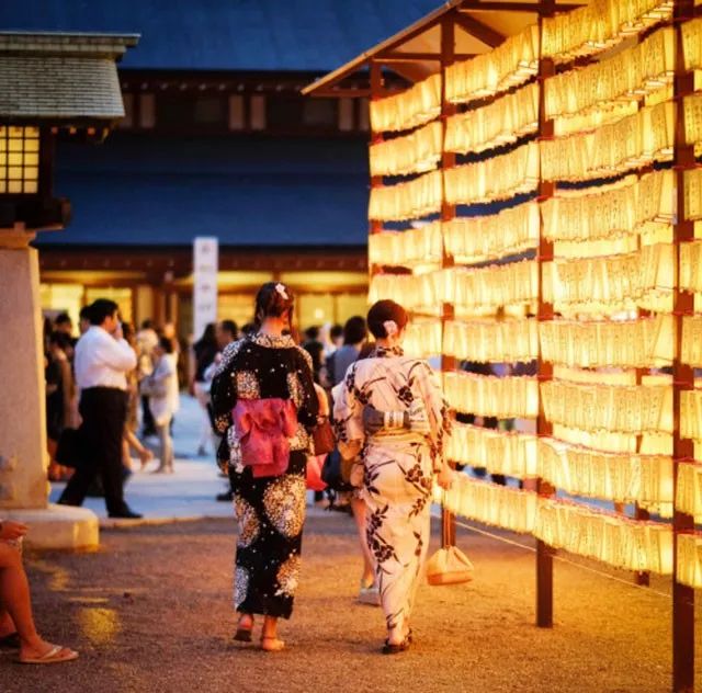 日本旅游：日本的夏天记忆，是花火、浴衣和长泽雅美。                                                                                               日本