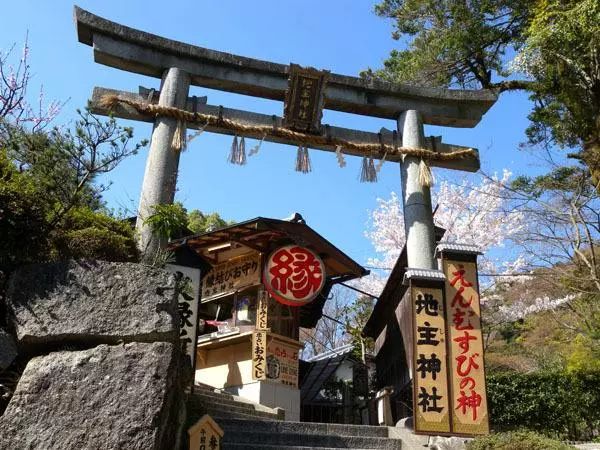 日本旅游小众玩法：去日本最灵验的寺庙求个签                                                                                               日本