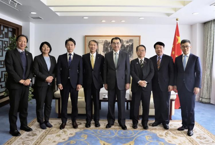 驻日本大使吴江浩会见和歌山县知事岸本周平