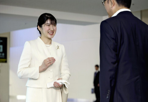 爱子公主视察大阪世博会 微笑回应大阪知事：