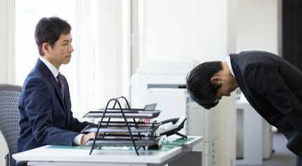 近半数日本职场新人陷"孤独危机" 健康风险等同日吸15支烟