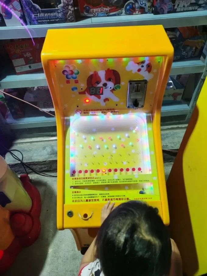 小县城惊现弹珠游戏厅，臭名昭著的“柏青哥”打进来了？