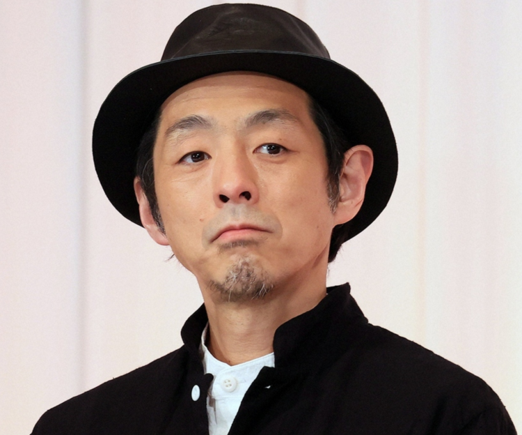 知名编剧宫藤官九郎获紫绶褒章   知名编剧宫藤官九郎获紫绶褒章