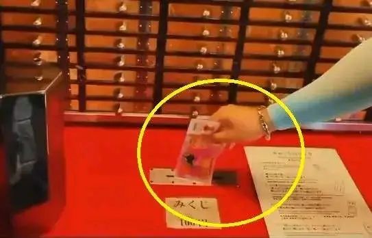 中国男游客浅草寺大喊「鬼子」...用「冥币求签」还拍片吸流量，网友怒了