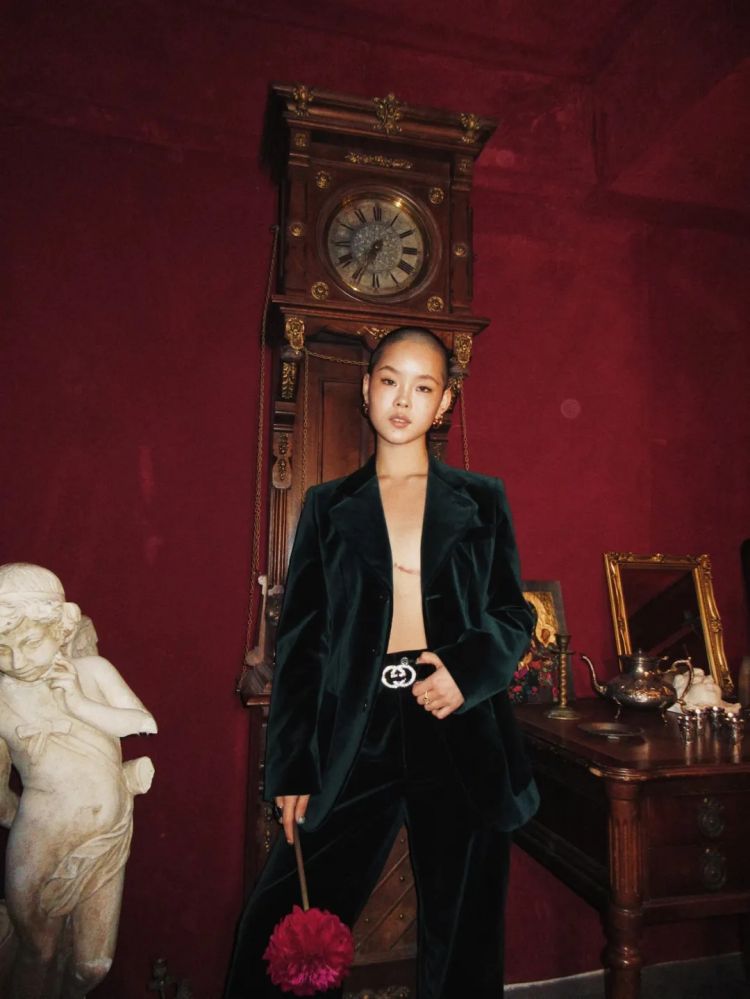 20岁日本女团成员切除胸部,称“做女人很奇怪” 20岁日本女团成员切除胸部,称“做女人很奇怪”