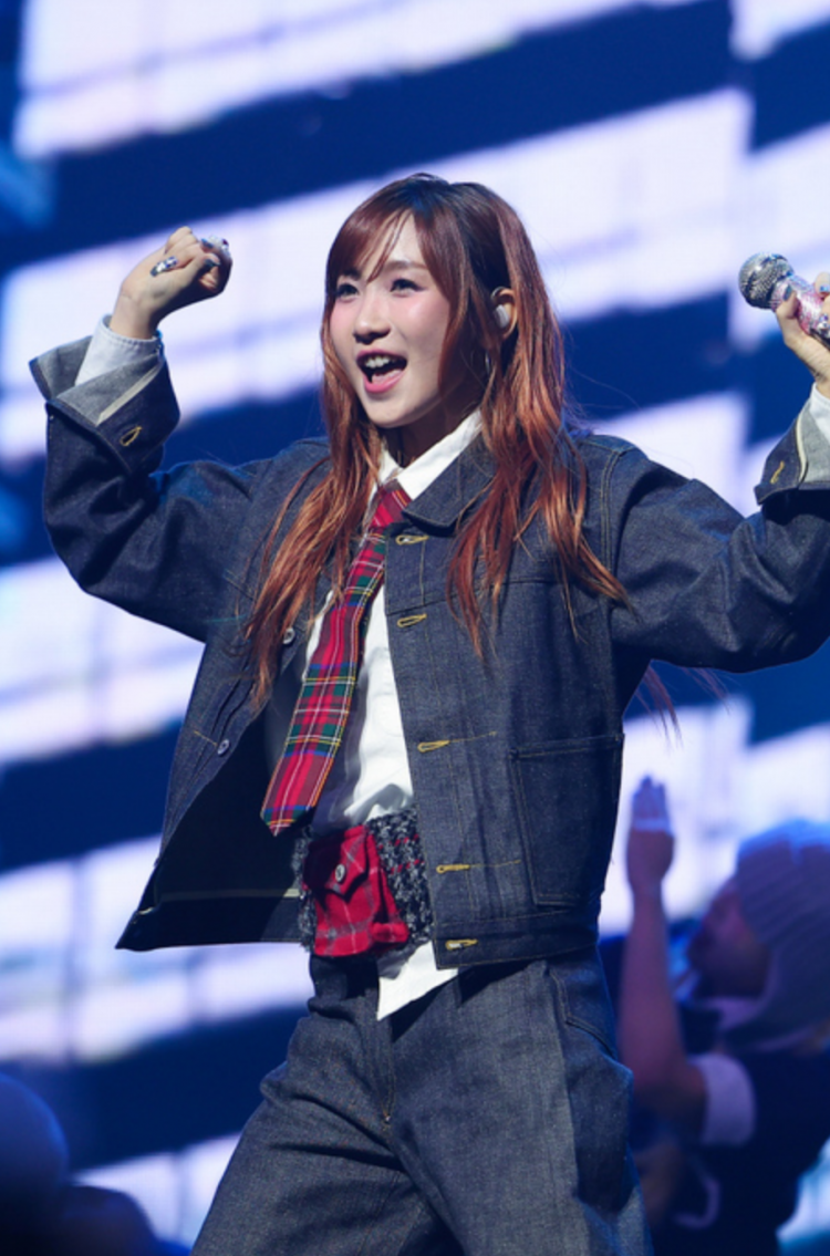 ikura亮相韩国MMA颁奖礼 与ZICO合作舞台