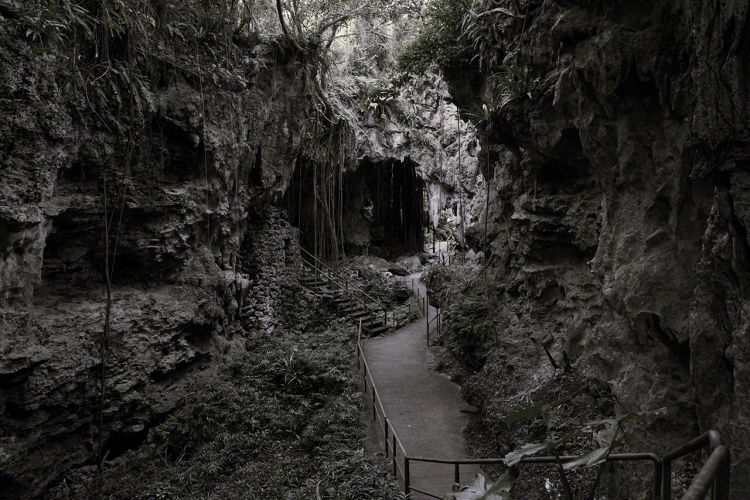 自然的神秘包围下的祈祷空间・Gangar Valley：大坂寛《神的存在》 石之章