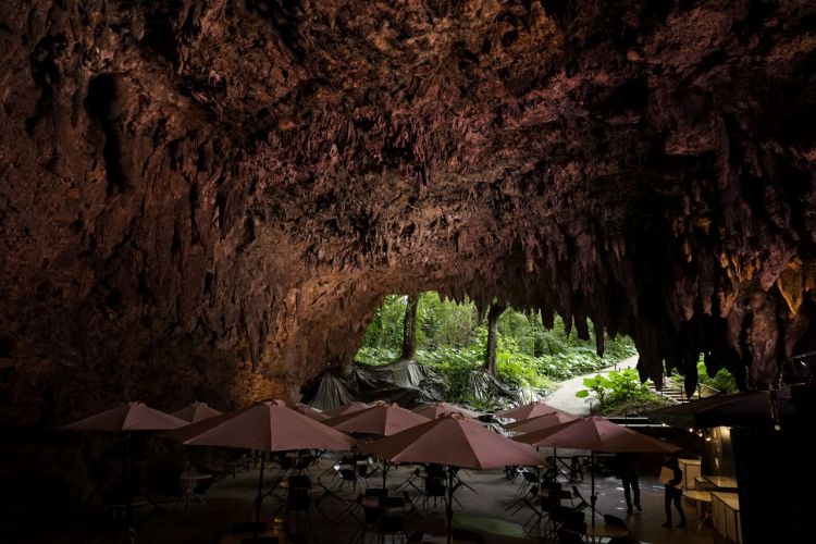 自然的神秘包围下的祈祷空间・Gangar Valley：大坂寛《神的存在》 石之章