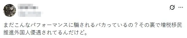 高市早苗拿着安倍遗像去参拜，笑容展现超强信念感？日本网友：安倍老婆都干不出来这事儿！