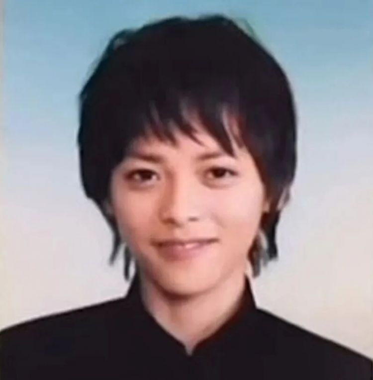 日本软饭男与7个女人过上后宫生活，生11个孩子还嫌不够多？当网红独吞资产，现在竟要解散…