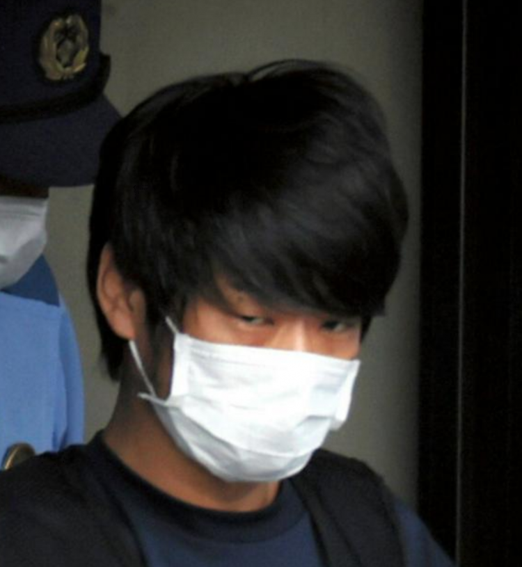 安倍晋三遇刺案被告山上彻也狱中受访：若兄长在世 本可过普通生活