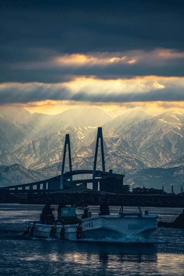 高市早苗连任;米兰冬奥男子花滑爆冷?《柯南》毛利兰声优病休 娜美声优代班?中森明菜复出巡演;| 百通板 高市早苗连任;米兰冬奥男子花滑爆冷?《柯南》毛利兰声优病休 娜美声优代班?中森明菜复出巡演;| 百通板