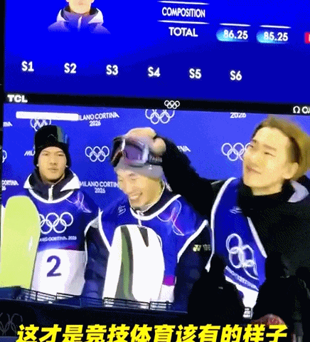 苏翊鸣冬奥会上对两位日本选手 苏翊鸣冬奥会上对两位日本选手"摸头杀",日媒下标题称:“这就是中国选手的人品...”
