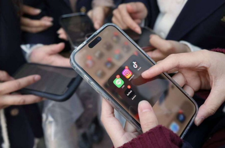 日本中小学生向往职业调查：最想当网红主播