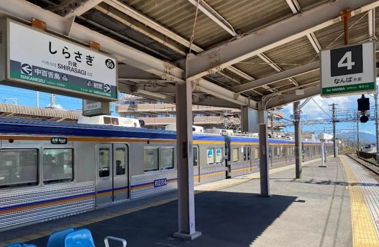 日本男子跳轨轻生被电车撞飞,中国女游客遭“人体炮弹”砸中,丈夫拼命护妻:她是我的命! 日本男子跳轨轻生被电车撞飞,中国女游客遭“人体炮弹”砸中,丈夫拼命护妻:她是我的命!