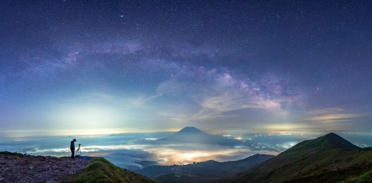 第277期：特朗普新关税再临？《EVA》官宣新作；东京晴空塔电梯突发故障？樱桃小丸子联动蜡笔小新；冬奥收官 | 百通板