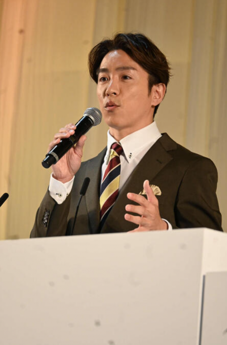 近畿大学毕业典礼惊现村上信五现身演讲 近畿大学毕业典礼惊现村上信五现身演讲