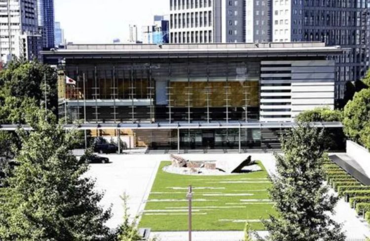 第277期：特朗普新关税再临？《EVA》官宣新作；东京晴空塔电梯突发故障？樱桃小丸子联动蜡笔小新；冬奥收官 | 百通板