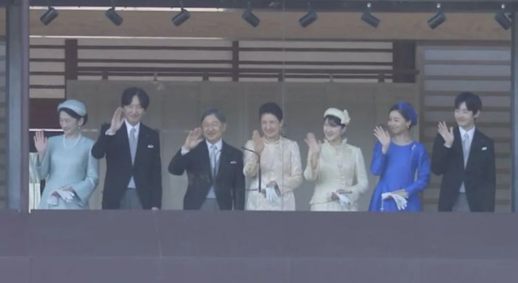 第277期：特朗普新关税再临？《EVA》官宣新作；东京晴空塔电梯突发故障？樱桃小丸子联动蜡笔小新；冬奥收官 | 百通板