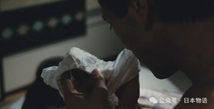 日本新型性癖：公交车上剪女性头发，20岁男大学生被捕……