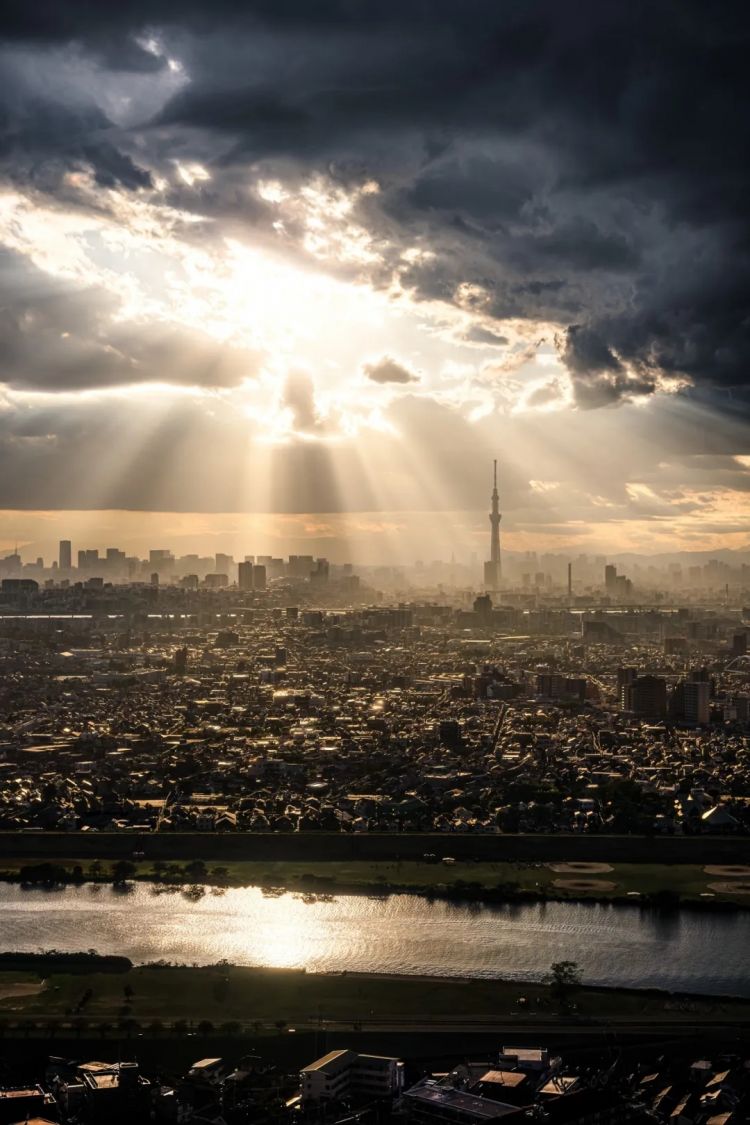 第277期：特朗普新关税再临？《EVA》官宣新作；东京晴空塔电梯突发故障？樱桃小丸子联动蜡笔小新；冬奥收官 | 百通板