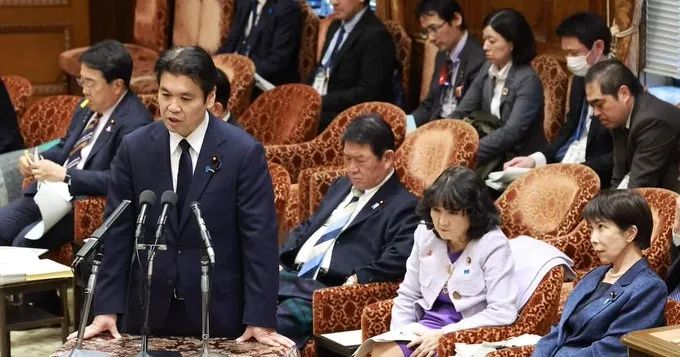 日本文科省大臣与有夫之妇出轨,还说“最讨厌高市早苗”!高市却容其留任,还鼓励“好好干”? 日本文科省大臣与有夫之妇出轨,还说“最讨厌高市早苗”!高市却容其留任,还鼓励“好好干”?