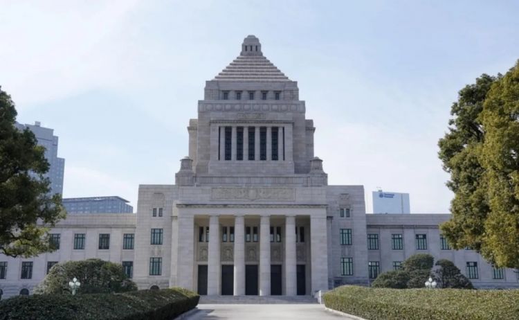 第277期：特朗普新关税再临？《EVA》官宣新作；东京晴空塔电梯突发故障？樱桃小丸子联动蜡笔小新；冬奥收官 | 百通板