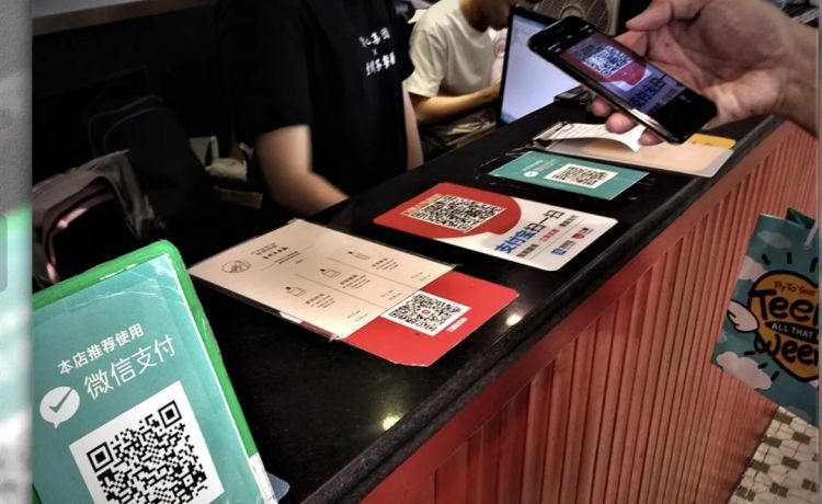 日本政府已经盯上支付宝、微信支付,说不定哪一天这两种支付方式就无法在日本使用了...... 日本政府已经盯上支付宝、微信支付,说不定哪一天这两种支付方式就无法在日本使用了......