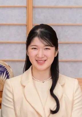 从卑弥呼到今天：日本人为什么支持女性天皇？