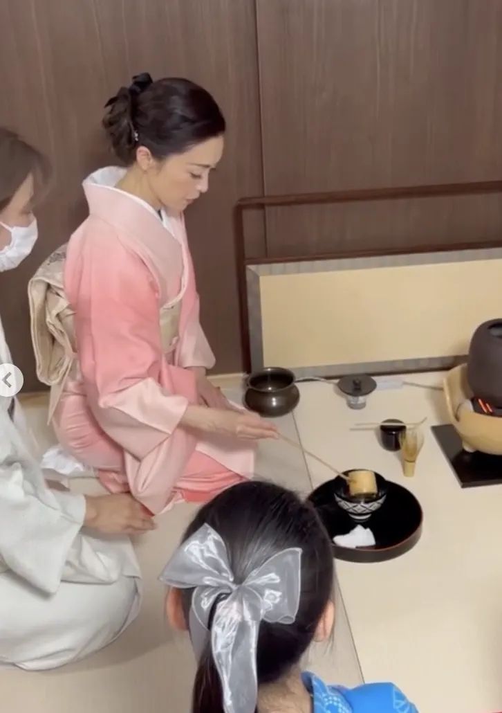 酒井法子近照曝光，55岁的现状引发网友热议！