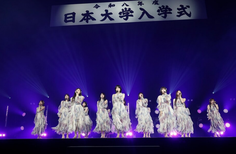 乃木坂46惊喜亮相日本大学入学式 1.8万新生沸腾欢呼