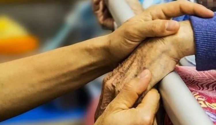 日本68岁“资深少女”啃老30年,90岁妈妈去世后留下存摺,她一翻脸都绿了 日本68岁“资深少女”啃老30年,90岁妈妈去世后留下存摺,她一翻脸都绿了