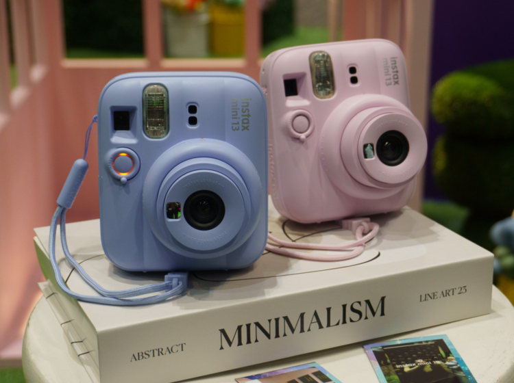 富士发布新款拍立得相机instax mini 13