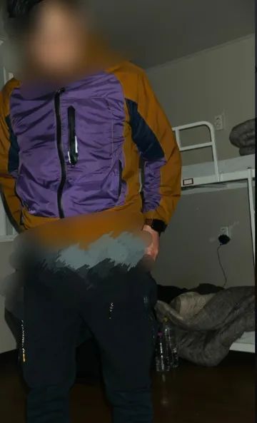 日媒报道日本男人在韩骚扰侮辱中国女孩，还尿到女孩身上！日网：说他像狗都是侮辱狗…