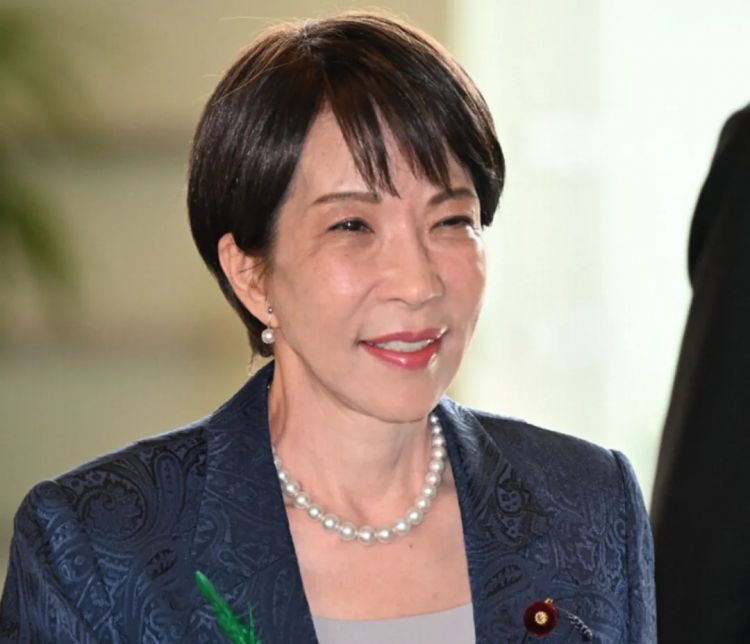 第285期：高市早苗入选时代百大人物 但支持率再创新低？日本大幅放宽武器出口限制？网飞将拍高达真人版 | 百通板