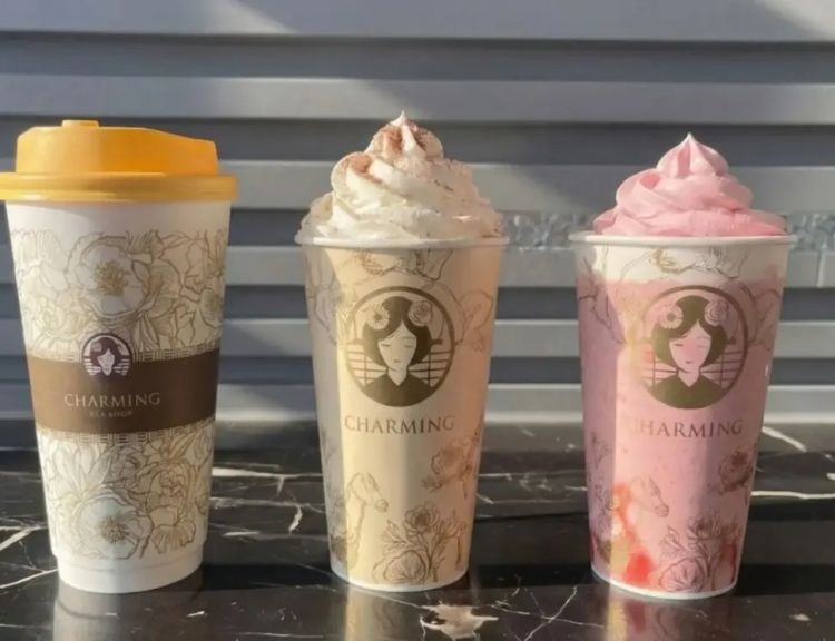 霸王茶姬遭遇日本“粘贴式抄袭”，LOGO花旦换和服，菜单包装全复制，连日网友都怒了！