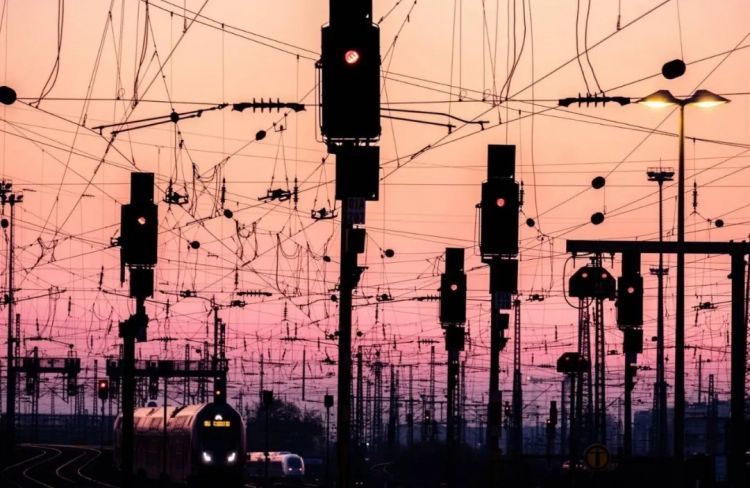 第282期:东京万人集会抗议高市早苗修宪?自卫队军官闯入中国大使馆;日本或于4月实现学校免费供餐?内田有纪X柏原崇秘密完婚?| 百通板 第282期:东京万人集会抗议高市早苗修宪?自卫队军官闯入中国大使馆;日本或于4月实现学校免费供餐?内田有纪X柏原崇秘密完婚?| 百通板