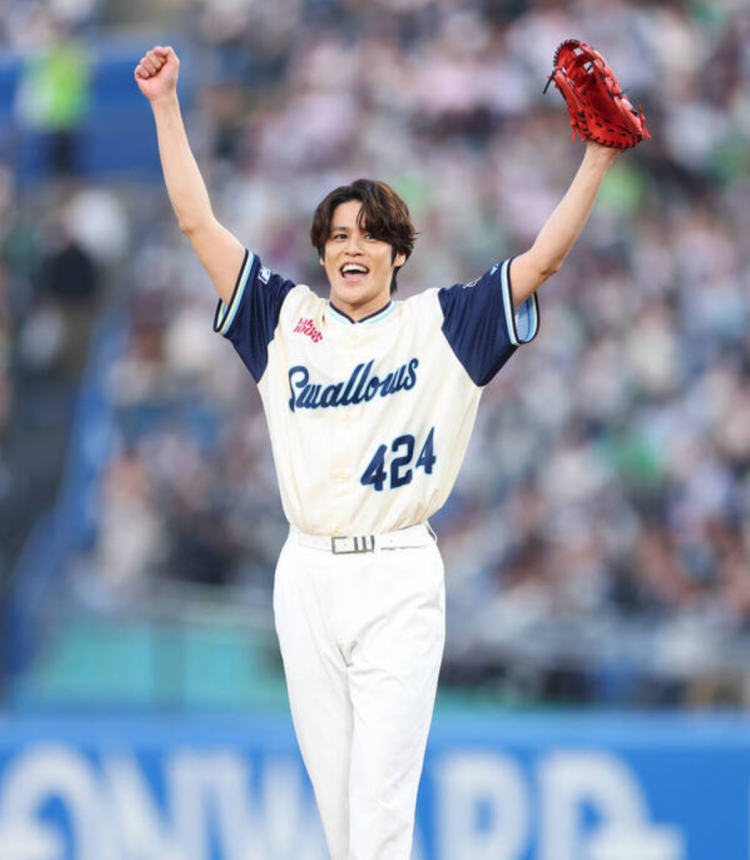 宫野真守宣传《超级马里奥》 棒球赛开球仪式展现"97分投球"