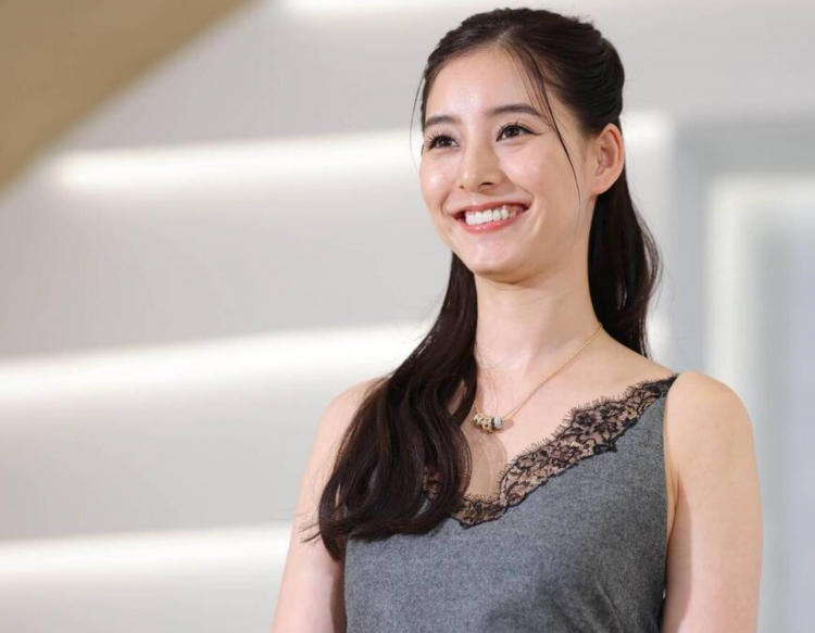 新木优子婚后首度公开亮相 展露幸福笑容 新木优子婚后首度公开亮相 展露幸福笑容