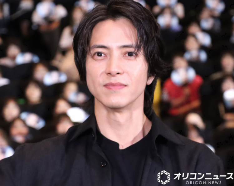 山下智久现身新电影《正直不动产》舞台见面会