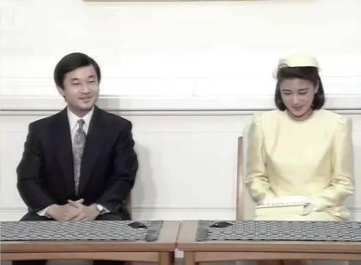 “这一生我会用尽全力守护你”:日本天皇夫妇成婚33周年,重温两人那些治愈温柔的笑容 “这一生我会用尽全力守护你”:日本天皇夫妇成婚33周年,重温两人那些治愈温柔的笑容