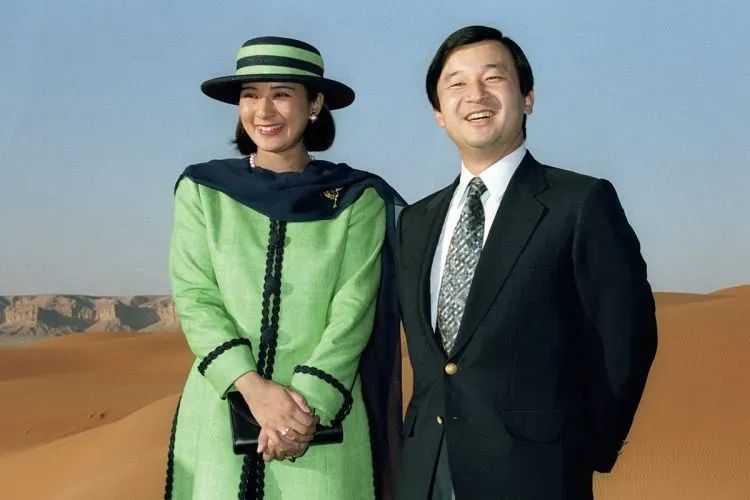 “这一生我会用尽全力守护你”:日本天皇夫妇成婚33周年,重温两人那些治愈温柔的笑容 “这一生我会用尽全力守护你”:日本天皇夫妇成婚33周年,重温两人那些治愈温柔的笑容