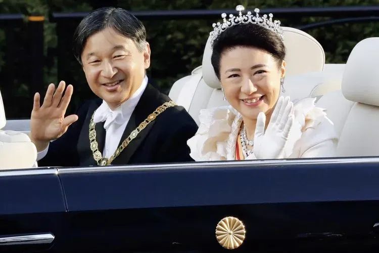 “这一生我会用尽全力守护你”:日本天皇夫妇成婚33周年,重温两人那些治愈温柔的笑容 “这一生我会用尽全力守护你”:日本天皇夫妇成婚33周年,重温两人那些治愈温柔的笑容