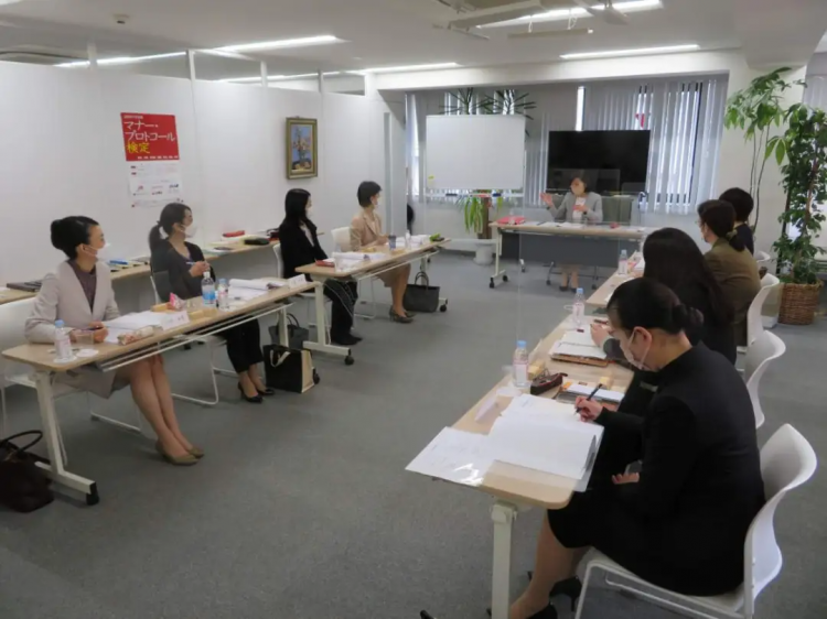 日本贵妇丈夫欠债跑路,与孩子在上海沦为穷光蛋…“重生”归来已成公主,逆袭成业界顶 日本贵妇丈夫欠债跑路,与孩子在上海沦为穷光蛋…“重生”归来已成公主,逆袭成业界顶