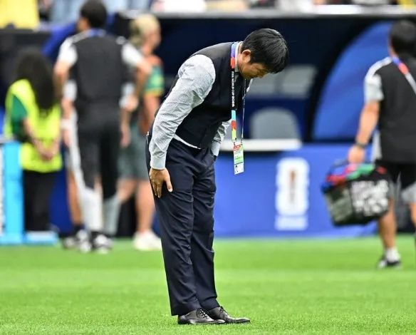 韩国“关系户”主帅搞砸世界杯,日媒吃瓜!韩媒向日本求助,森保教练憋笑:多夸夸他吧 韩国“关系户”主帅搞砸世界杯,日媒吃瓜!韩媒向日本求助,森保教练憋笑:多夸夸他吧