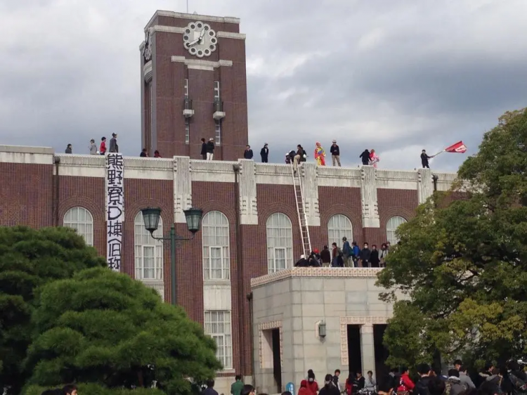 京都大学学园祭主题:“大便”!!!京大学霸玩抽象无人能敌!日网:池袋友都○喜赞助 京都大学学园祭主题:“大便”!!!京大学霸玩抽象无人能敌!日网:池袋友都○喜赞助
