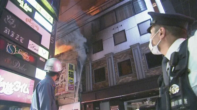 日本福冈井盖被炸飞,竟是一男子为了消灭蟑螂?!日网:中国人干的吧! 日本福冈井盖被炸飞,竟是一男子为了消灭蟑螂?!日网:中国人干的吧!